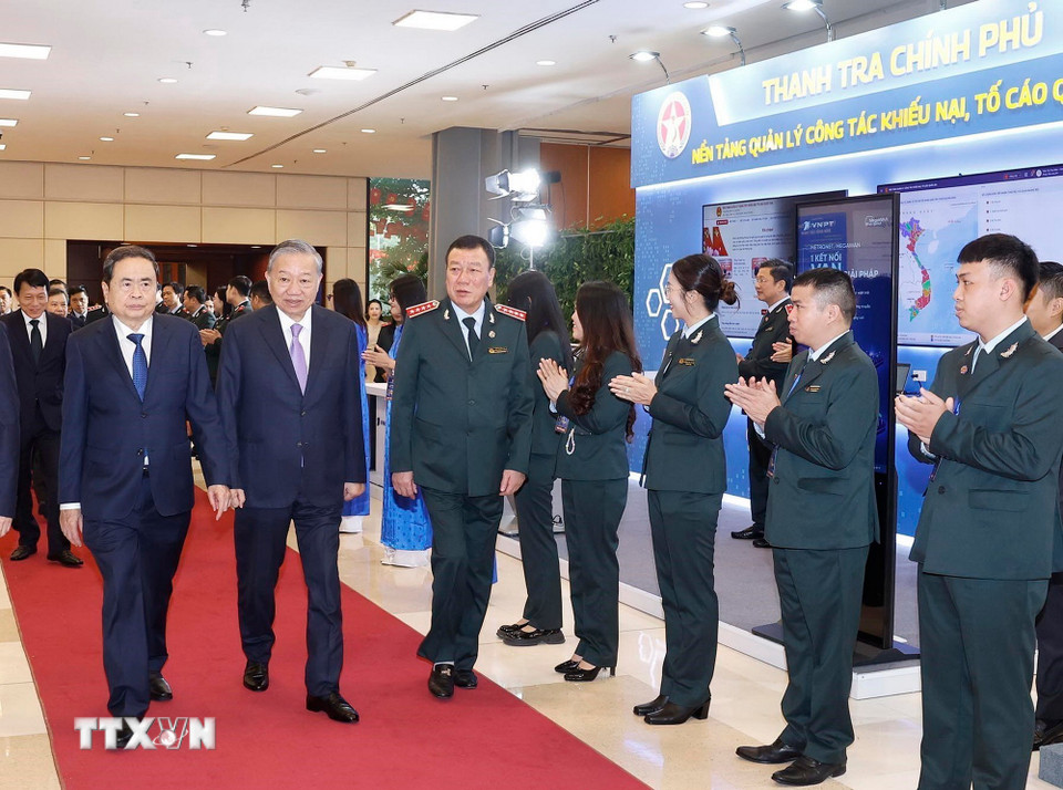 Tổng Bí thư Tô Lâm, Chủ tịch Quốc hội Trần Thanh Mẫn cùng các lãnh đạo Đảng, Nhà nước đến dự Lễ kỷ niệm 80 năm Ngày truyền thống Thanh tra Việt Nam (23/11/1945 - 23/11/2025). (Ảnh: Thống Nhất/TTXVN)