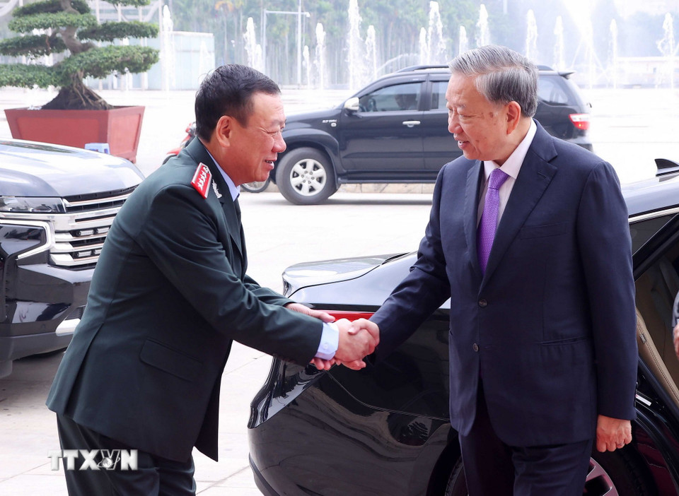 Tổng Thanh tra Chính phủ Đoàn Hồng Phong đón Tổng Bí thư Tô Lâm đến dự Lễ kỷ niệm 80 năm Ngày truyền thống Thanh tra Việt Nam. (Ảnh: Văn Điệp/TTXVN)