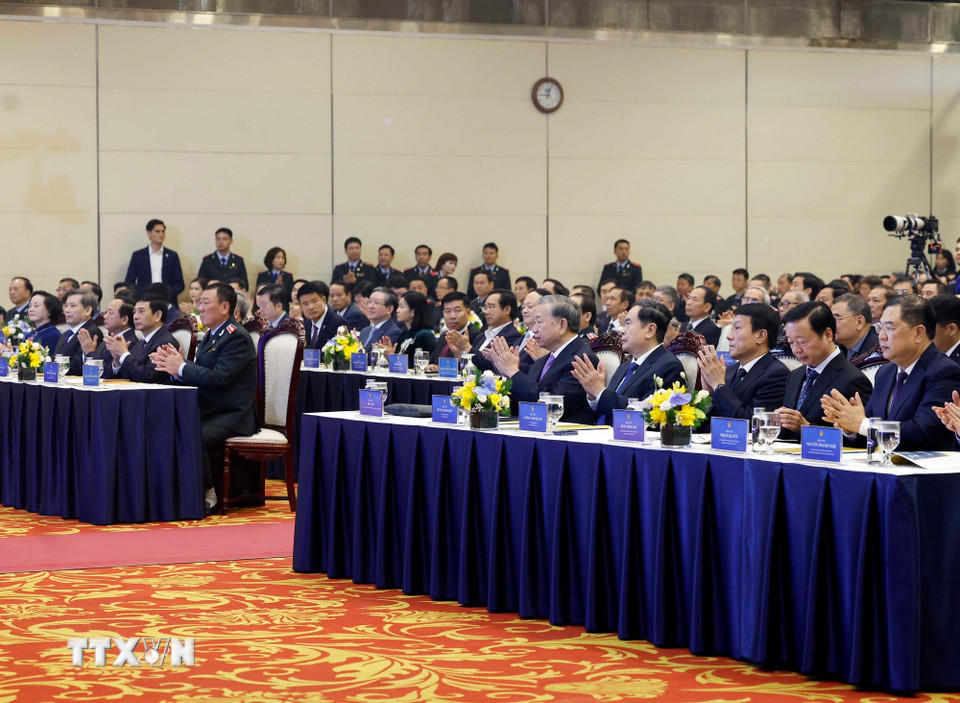 Tổng Bí thư Tô Lâm, Chủ tịch Quốc hội Trần Thanh Mẫn cùng các lãnh đạo Đảng, Nhà nước dự Lễ kỷ niệm 80 năm Ngày truyền thống Thanh tra Việt Nam (23/11/1945 - 23/11/2025).(Ảnh: Thống Nhất/TTXVN)