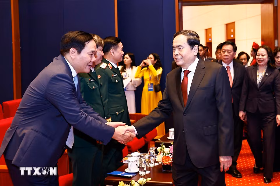 Chủ tịch Quốc hội Trần Thanh Mẫn với đại biểu dự Lễ Kỷ niệm.(Ảnh: Doãn Tấn/TTXVN)