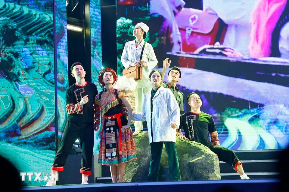 Chương trình nghệ thuật tại Lễ Kỷ niệm. (Ảnh: Doãn Tấn /TTXVN)