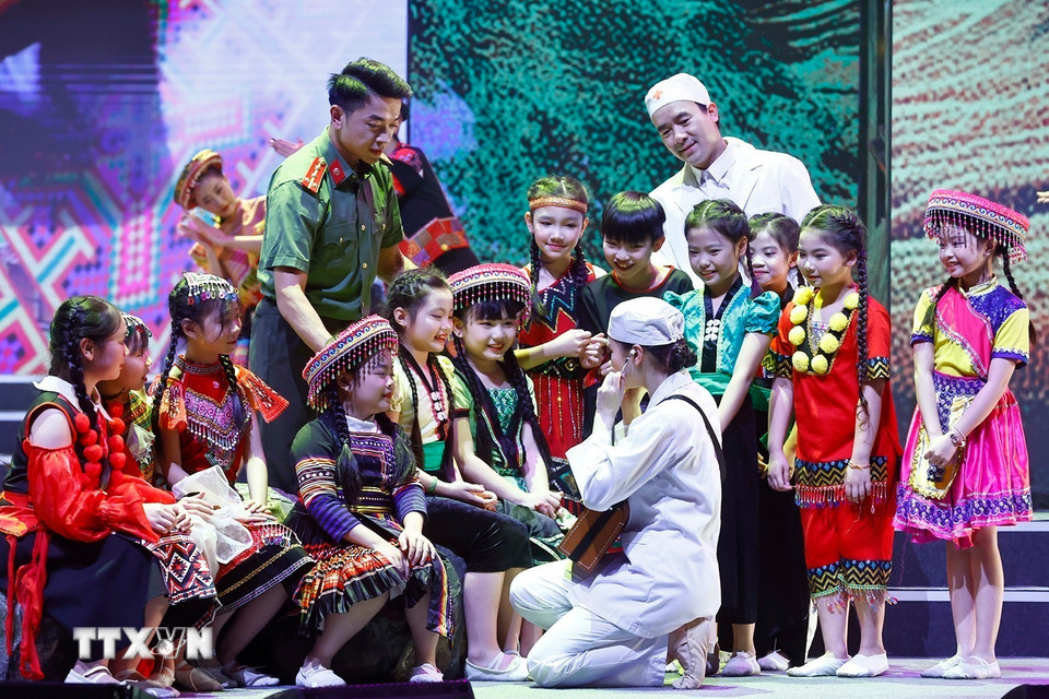 Chương trình nghệ thuật tại Lễ Kỷ niệm. (Ảnh: Doãn Tấn /TTXVN)