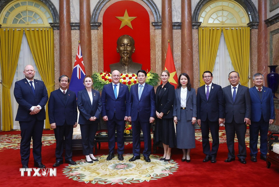 Chủ tịch nước Lương Cường với Thủ tướng New Zealand Christopher Luxon và các đại biểu. (Ảnh: Lâm Khánh/TTXVN)