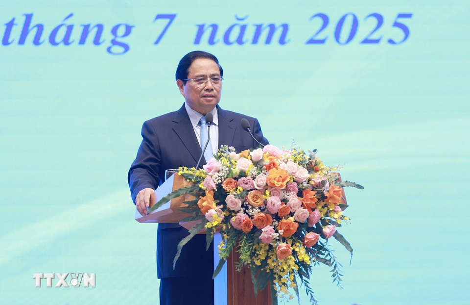 Thủ tướng Phạm Minh Chính phát biểu tại Lễ công bố thành lập Uỷ ban Quốc gia Diễn đàn hợp tác châu Á - Thái Bình Dương 2027 (APEC 2027). (Ảnh: Dương Giang/TTXVN)