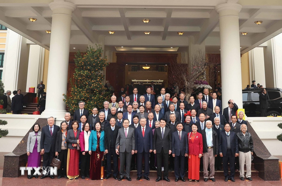 Tổng Bí thư Tô Lâm và các đồng chí lãnh đạo, nguyên lãnh đạo Đảng, Nhà nước. (Ảnh: Thống Nhất/TTXVN)