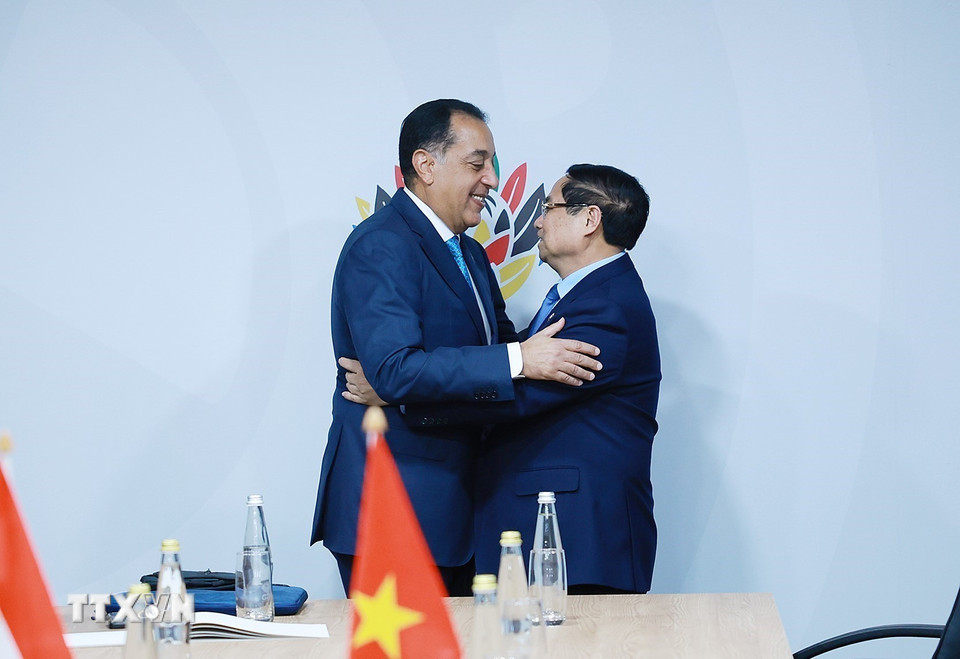 Thủ tướng Phạm Minh Chính gặp Thủ tướng Ai Cập Mostafa Madbouly. (Ảnh: Dương Giang/TTXVN)