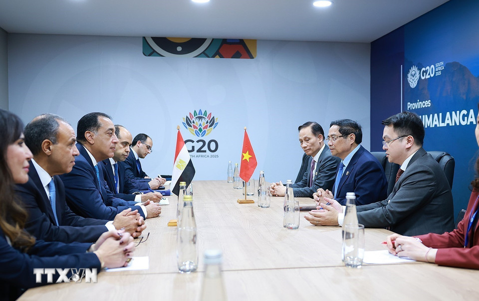 Thủ tướng Phạm Minh Chính gặp Thủ tướng Ai Cập Mostafa Madbouly. (Ảnh: Dương Giang/TTXVN)