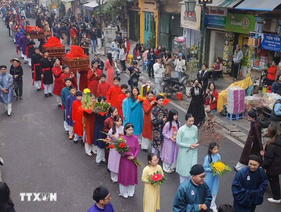 Chương trình không chỉ khơi dậy niềm tự hào dân tộc mà còn kêu gọi sự chung tay của mọi người dân trong việc bảo vệ di sản văn hóa, quảng bá vẻ đẹp của ngày Tết Việt Nam với bạn bè quốc tế. (Ảnh: Thanh Tùng/TTXVN)
