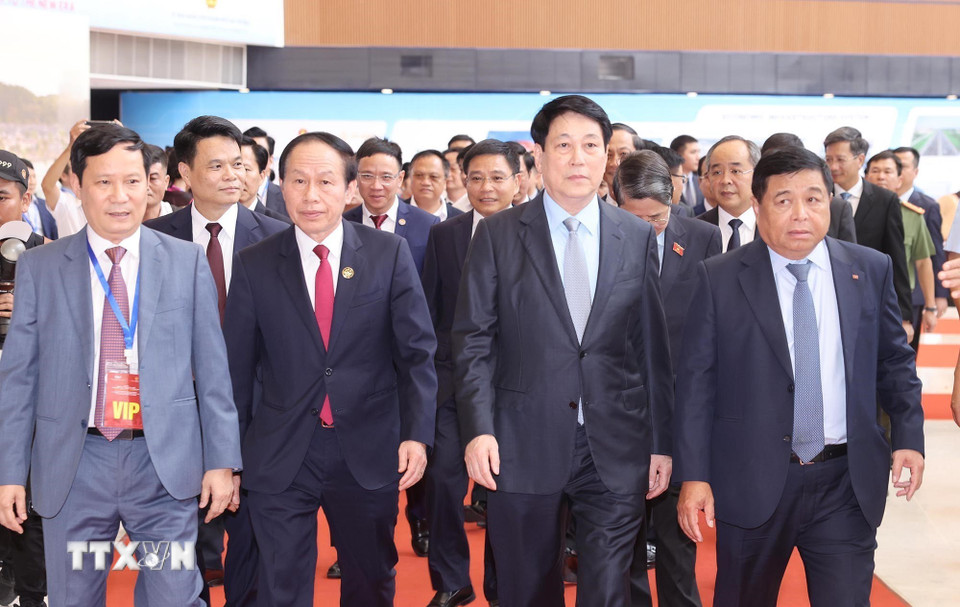 Chủ tịch nước Lương Cường cùng các đại biểu đến dự hội nghị. (Ảnh: Lâm Khánh/TTXVN)