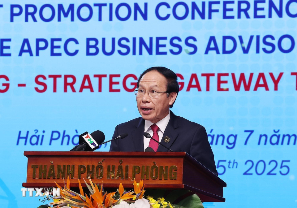 Bí thư Thành uỷ Hải Phòng Lê Tiến Châu phát biểu khai mạc Hội nghị xúc tiến đầu tư “Hải Phòng - điểm đến chiến lược của kỷ nguyên mới”. (Ảnh: Lâm Khánh/TTXVN)