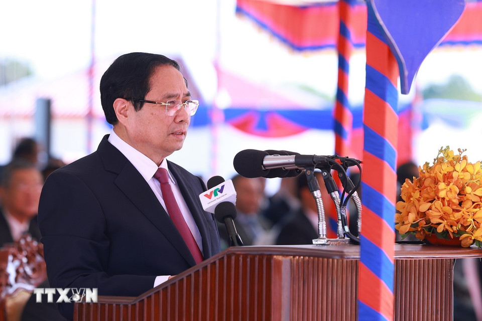 Thủ tướng Phạm Minh Chính phát biểu tại Lễ khai trương Cặp cửa khẩu quốc tế Tân Nam- Meun Chey. (Ảnh: Dương Giang/TTXVN)