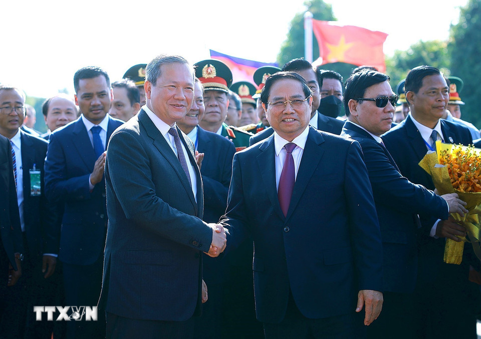 Thủ tướng Campuchia Hun Manet đón Thủ tướng Phạm Minh Chính dự Lễ khai trương Cặp cửa khẩu quốc tế Tân Nam-Meun Chey. (Ảnh: Dương Giang/TTXVN)