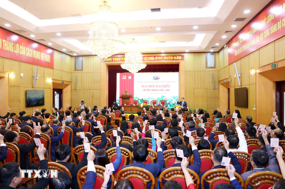 Đại hội biểu quyết bầu Đoàn Chủ tịch. (Ảnh: Phương Hoa/TTXVN)