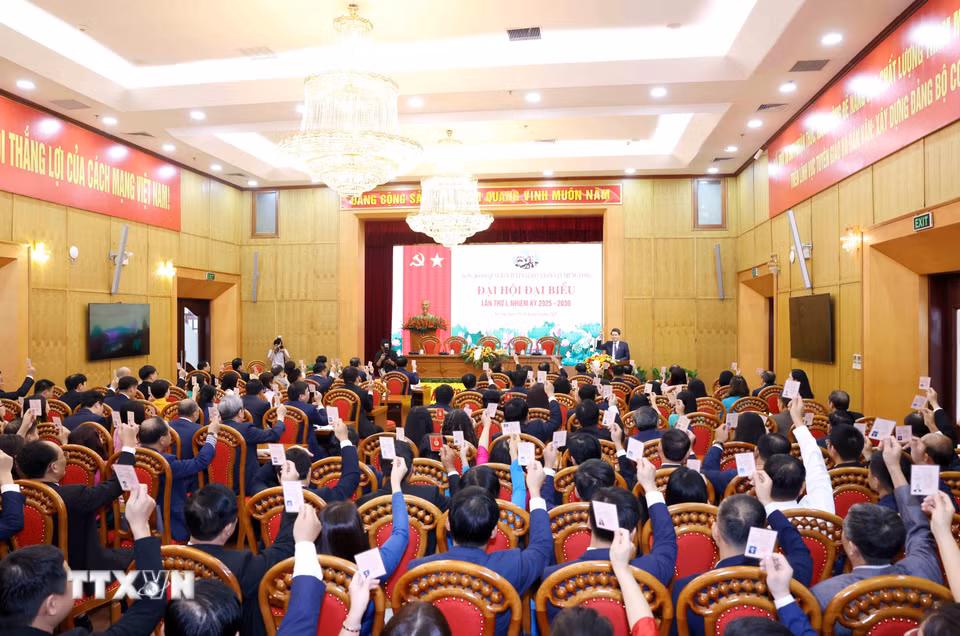 Đại hội biểu quyết bầu Đoàn Chủ tịch. (Ảnh: Phương Hoa/TTXVN)