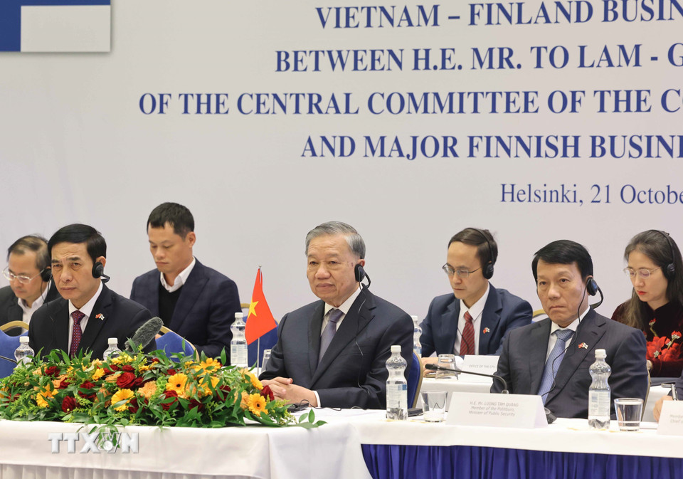 Tổng Bí thư Tô Lâm gặp một số doanh nghiệp tiêu biểu của Phần Lan tại thủ đô Helsinki, ngày 21/10/2025. (Ảnh: Thống Nhất/TTXVN)