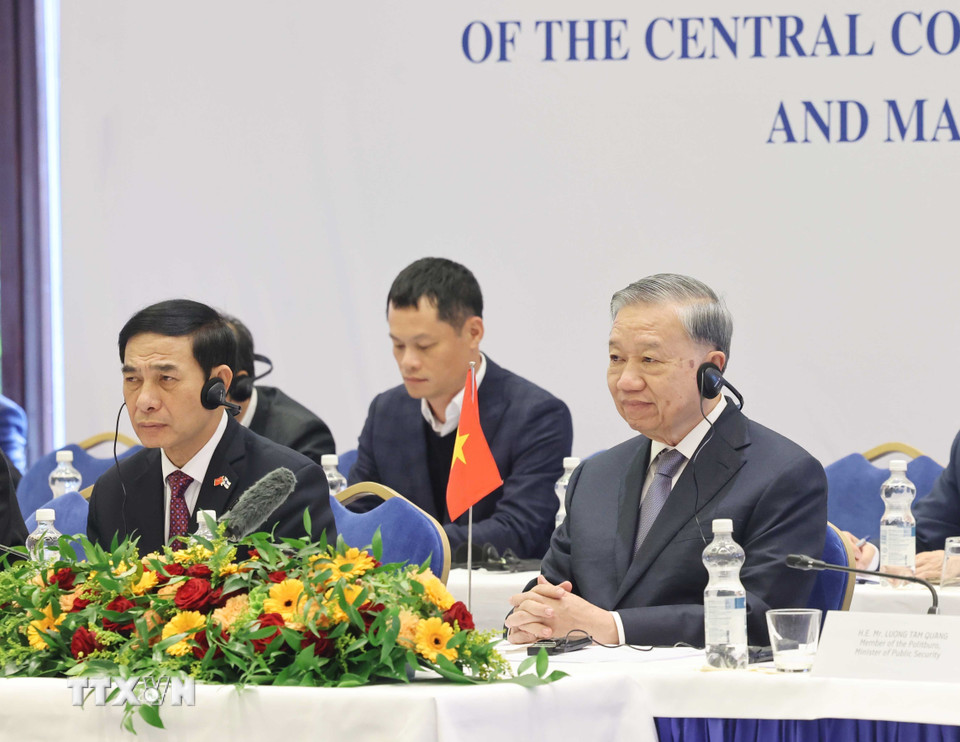 Tổng Bí thư Tô Lâm gặp một số doanh nghiệp tiêu biểu của Phần Lan tại thủ đô Helsinki, ngày 21/10/2025. (Ảnh: Thống Nhất/TTXVN)