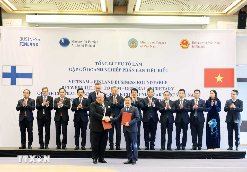 Tổng Bí thư Tô Lâm chứng kiến trao biên bản ghi nhớ giữa Tập đoàn công nghiệp-Viễn thông quân đội Viettel và Tập đoàn Nokia. (Ảnh: Thống Nhất/TTXVN)