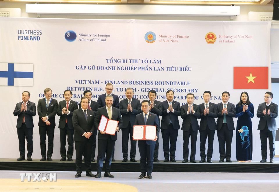 Tổng Bí thư Tô Lâm chứng kiến trao biên bản ghi nhớ giữa Công ty Cổ phần Hàng không Vietjet và Tập đoàn Airways Aviation. (Ảnh: Thống Nhất/TTXVN)