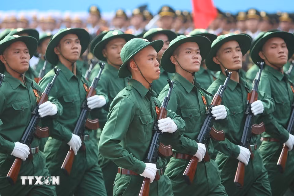 Khối Chiến sỹ Giải phóng quân diễu qua Lễ đài. (Ảnh: TTXVN)