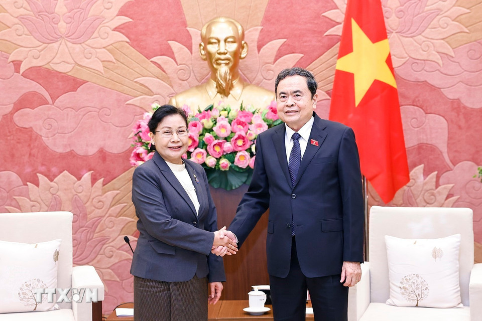 Chủ tịch Quốc hội Trần Thanh Mẫn tiếp bà Viengthong Siphandon, Chánh án Tòa án Nhân dân tối cao Lào. (Ảnh: Doãn Tấn/TTXVN)