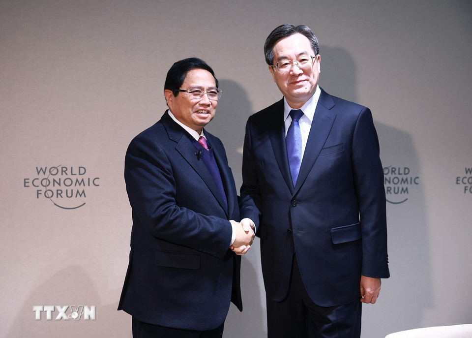 Thủ tướng Phạm Minh Chính gặp Phó Thủ tướng Trung Quốc Đinh Tiết Tường. (Ảnh: Dương Giang/TTXVN)
