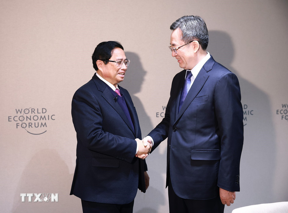 Thủ tướng Phạm Minh Chính gặp Phó Thủ tướng Trung Quốc Đinh Tiết Tường. (Ảnh: Dương Giang/TTXVN)