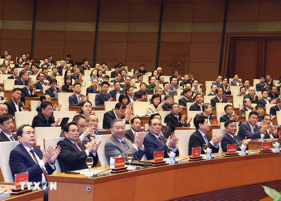 Tổng Bí thư Tô Lâm cùng các đồng chí lãnh đạo, nguyên lãnh đạo Đảng, Nhà nước dự hội nghị. (Ảnh: Thống Nhất/TTXVN)