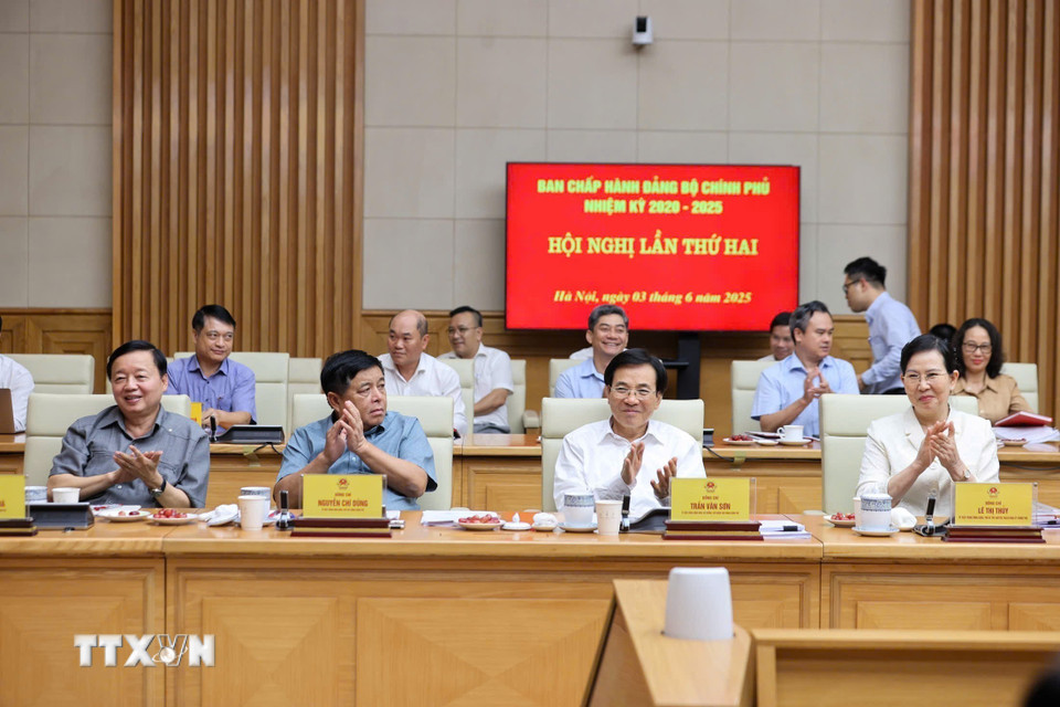 Các đồng chí ủy viên Ban Chấp hành Đảng bộ Chính phủ tham dự Hội nghị. (Ảnh: Dương Giang/TTXVN)