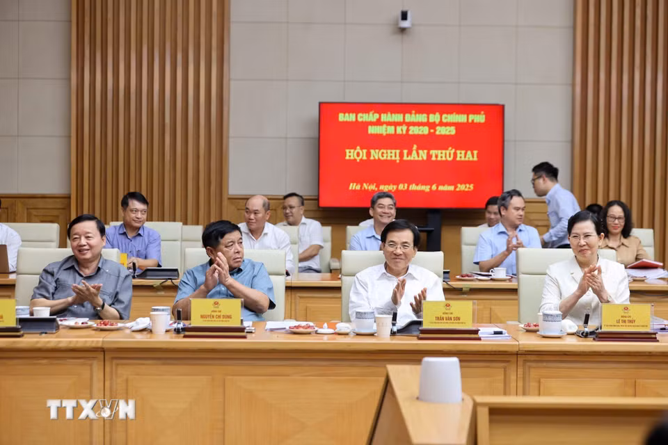 Các đồng chí ủy viên Ban Chấp hành Đảng bộ Chính phủ tham dự Hội nghị. (Ảnh: Dương Giang/TTXVN)