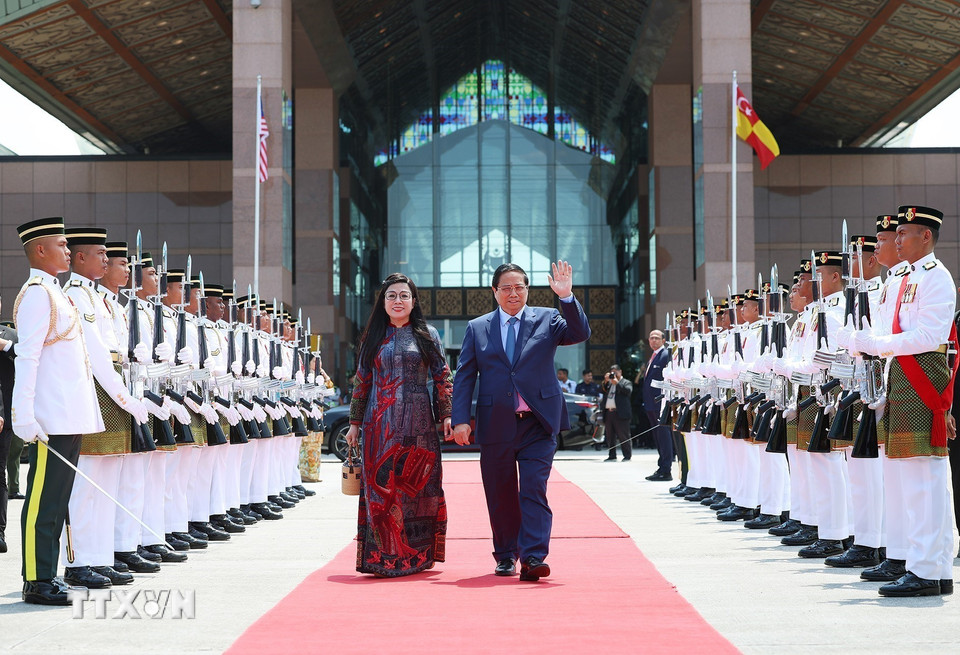 Lễ tiễn Thủ tướng Phạm Minh Chính và Phu nhân tại Kuala Lumpur, Malaysia. (Ảnh: Dương Giang/TTXVN)