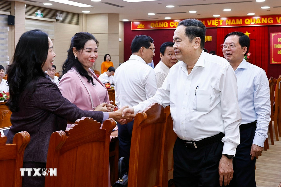 Chủ tịch Quốc hội Trần Thanh Mẫn với đại biểu. (Ảnh: Doãn Tấn/TTXVN)