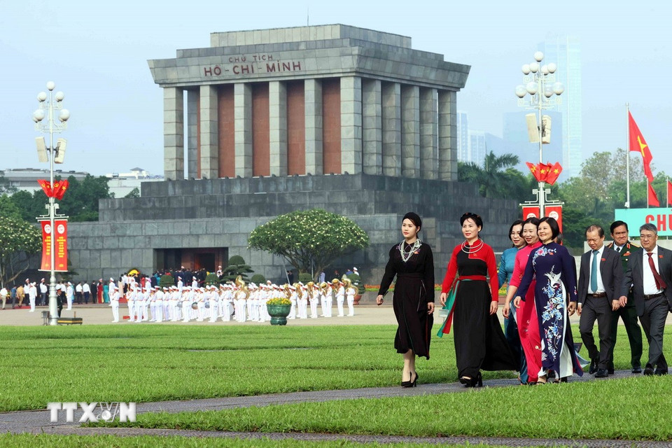 Kết thúc lễ viếng, các đại biểu Quốc hội trở về Nhà Quốc hội tiến hành họp phiên trù bị. (Ảnh: An Đăng/TTXVN)