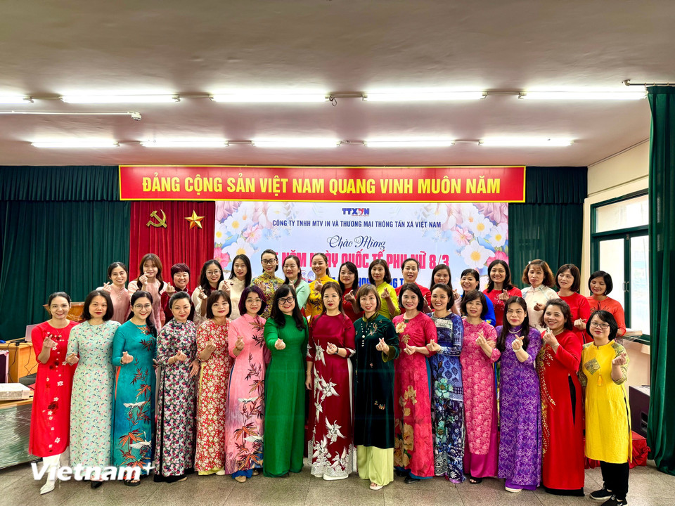 Công đoàn công ty In Thương mại hưởng ứng Tuần lễ áo dài.