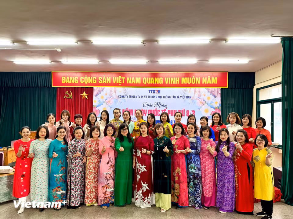 Công đoàn công ty In Thương mại hưởng ứng Tuần lễ áo dài.