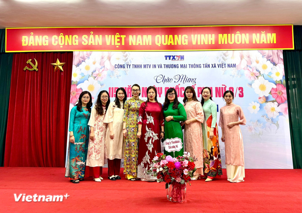 Công đoàn công ty In Thương mại hưởng ứng Tuần lễ áo dài.