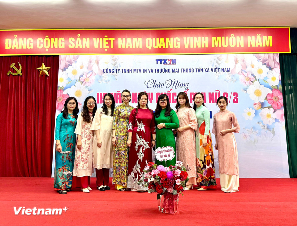 Công đoàn công ty In Thương mại hưởng ứng Tuần lễ áo dài.