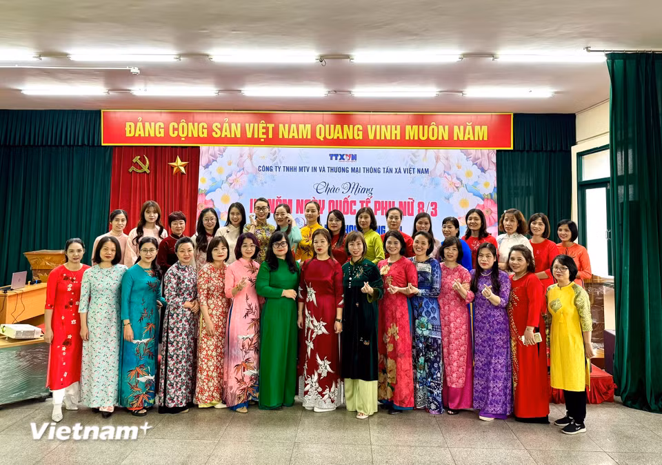 Công đoàn công ty In Thương mại hưởng ứng Tuần lễ áo dài.