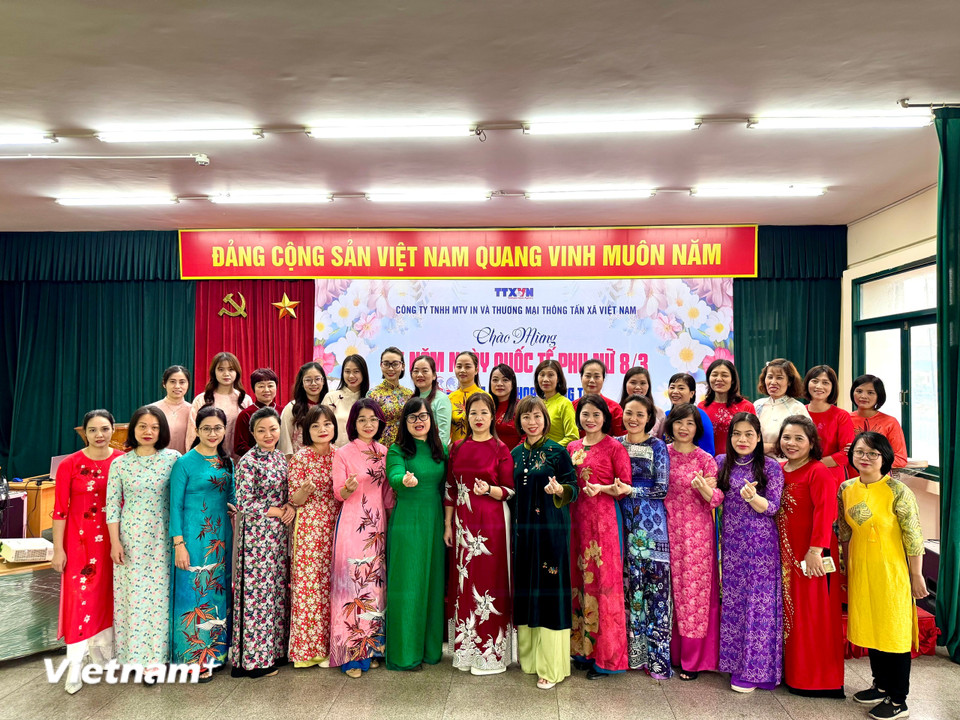 Công đoàn công ty In Thương mại hưởng ứng Tuần lễ áo dài.