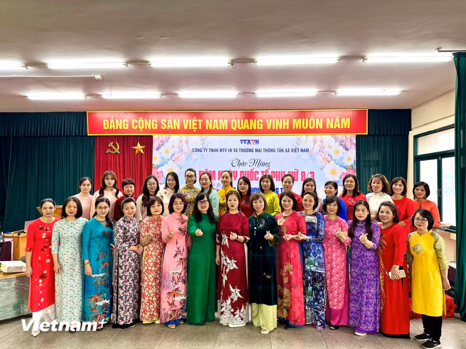 Công đoàn công ty In Thương mại hưởng ứng Tuần lễ áo dài.