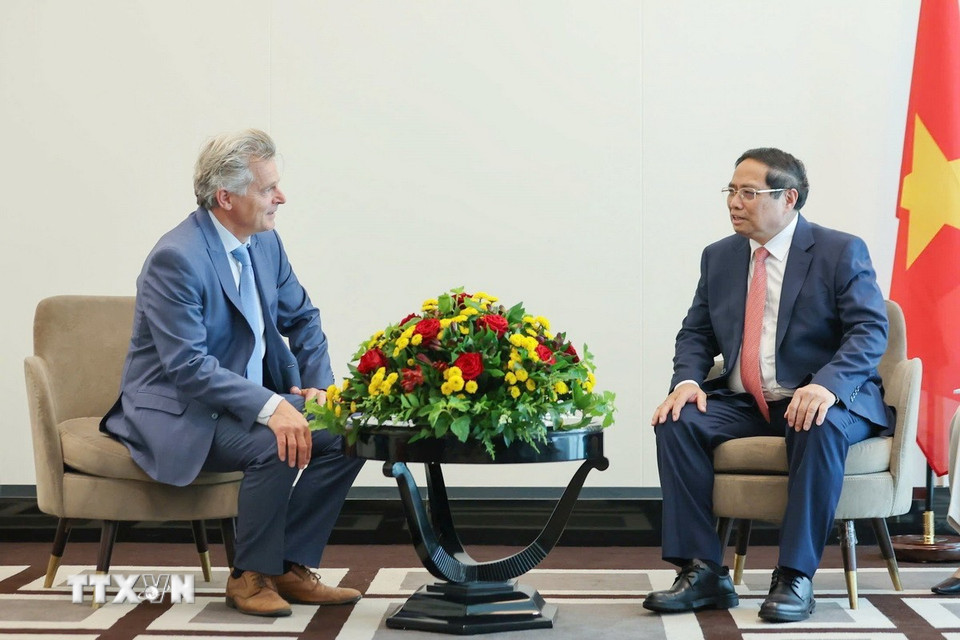 Thủ tướng Phạm Minh Chính tiếp Bí thư toàn quốc Đảng Cộng sản Pháp Fabien Roussel. (Ảnh: Dương Giang/TTXVN)