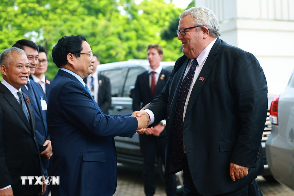 Thủ tướng Phạm Minh Chính hội kiến Chủ tịch Quốc hội New Zealand Gerry Brownlee. (Ảnh: Dương Giang/TTXVN)