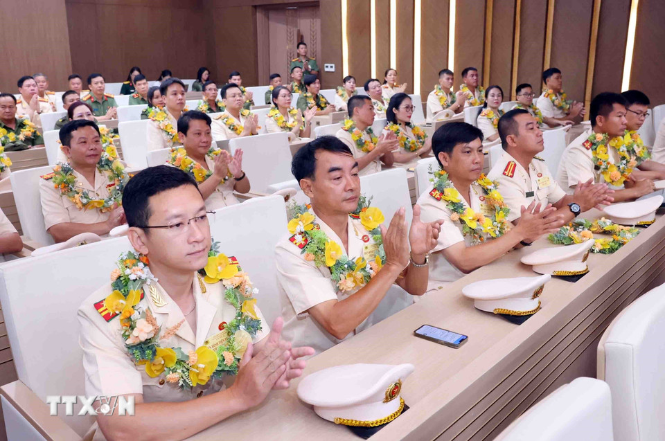 Các điển hình tiên tiến trong lực lượng Công an nhân dân tại buổi gặp mặt. (Ảnh: Phạm Kiên/TTXVN)