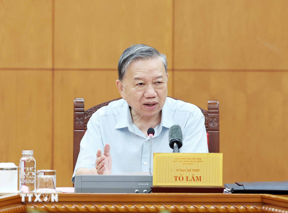 Tổng Bí thư Tô Lâm phát biểu tại buổi làm việc với Bộ Nội vụ, Bộ Nông nghiệp và Môi trường về rà soát tình hình sắp xếp các đơn vị sự nghiệp công lập thực hiện nhiệm vụ Khuyến nông.. (Ảnh: Thống Nhất/TTXVN)