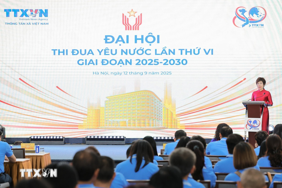 Đồng chí Vũ Việt Trang, Bí thư Đảng ủy, Tổng giám đốc, Chủ tịch Hội đồng Thi đua - Khen thưởng TTXVN phát động thi đua và thông qua danh sách đại biểu đi dự Đại hội thi đua yêu nước toàn quốc lần thứ XI. (Ảnh: Lê Đông/TTXVN)