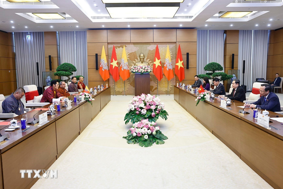 Chủ tịch Quốc hội Trần Thanh Mẫn hội kiến Quốc vương Bhutan Jigme Khesar Namgyel Wangchuck. (Ảnh: Doãn Tấn/TTXVN)