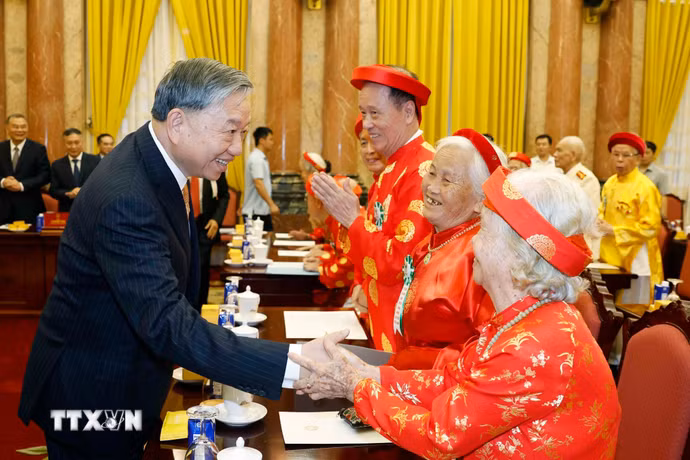 Tổng Bí thư, Chủ tịch nước Tô Lâm và các đại biểu. (Ảnh: Thống Nhất/TTXVN)