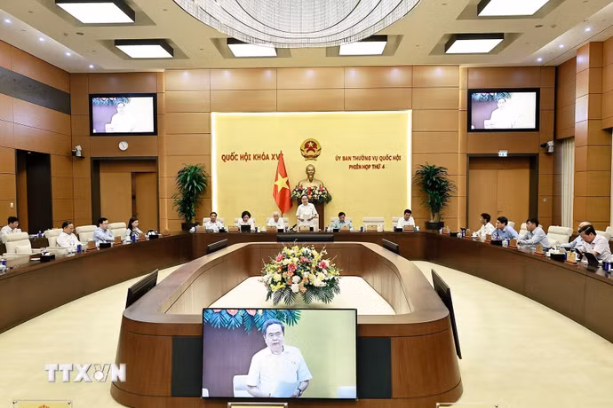 Chủ tịch Quốc hội Trần Thanh Mẫn phát biểu bế mạc Phiên họp thứ tư của ủy ban Thường vụ Quốc hội. (Ảnh: Doãn Tấn/TTXVN)
