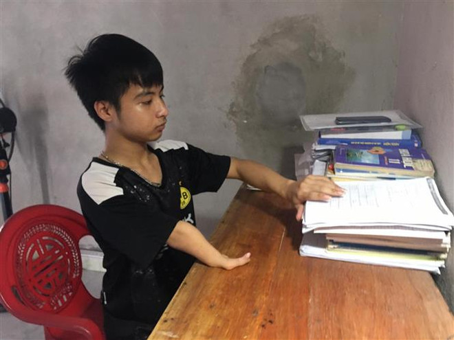 Thanh Hóa: Khen thưởng đôi bạn cõng nhau tới trường suốt 10 năm ảnh 2