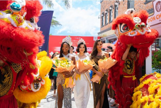 Các hoa hậu khám phá đại lộ shophouse NovaWorld Ho Tram ảnh 2