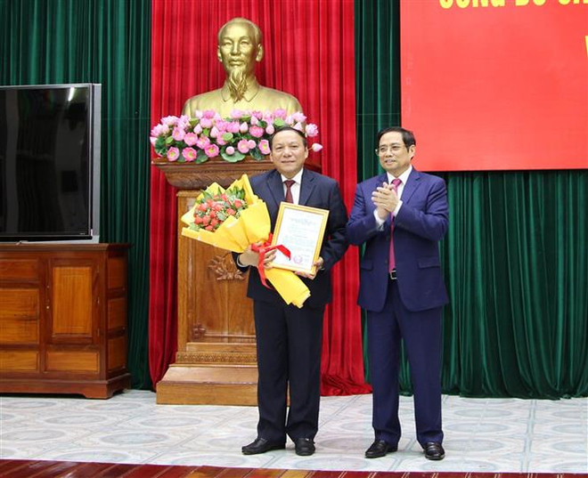 Công bố quyết định của Bộ Chính trị về công tác cán bộ tỉnh Quảng Trị ảnh 2